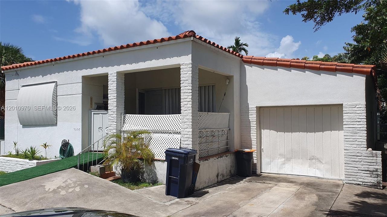 Recently Sold: $1,250,000 (2 beds, 2 baths, 1322 Square Feet)