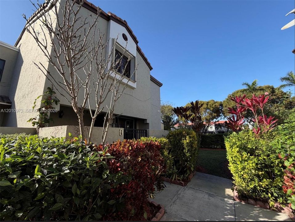 Activo con contrato: $399,000 (3 camas, 2 baños, 1218 Pies cuadrados)