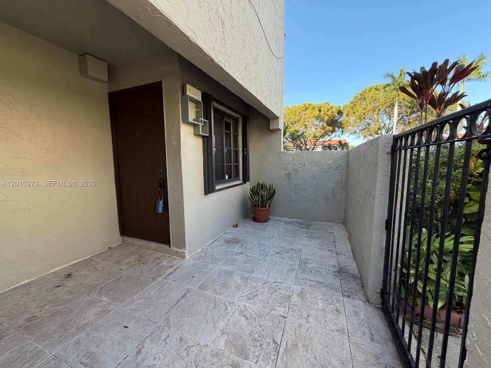 Activo con contrato: $399,000 (3 camas, 2 baños, 1218 Pies cuadrados)