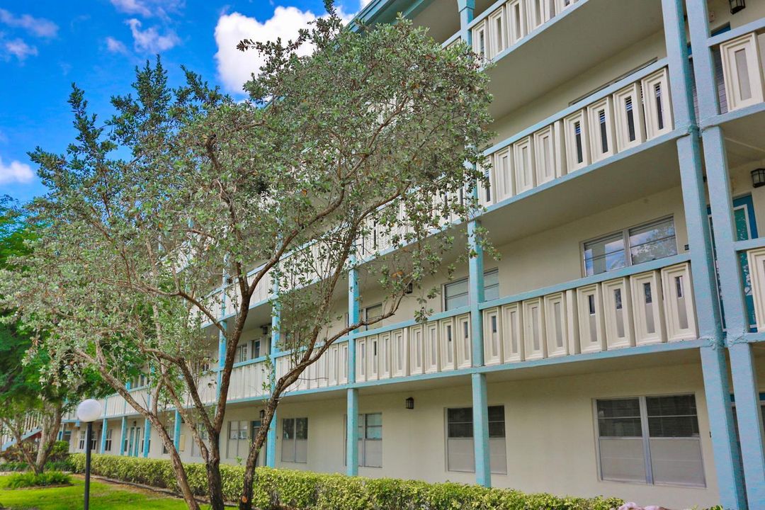 005-038-Exterior Front-1500x1000