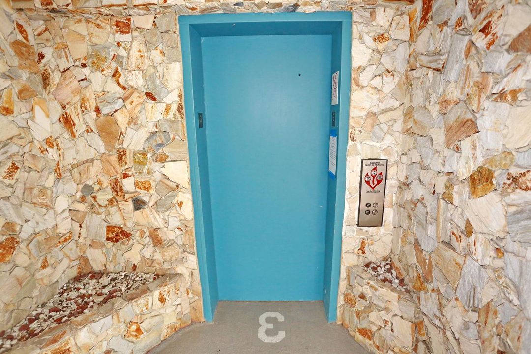 009-032-Elevator-1500x1000