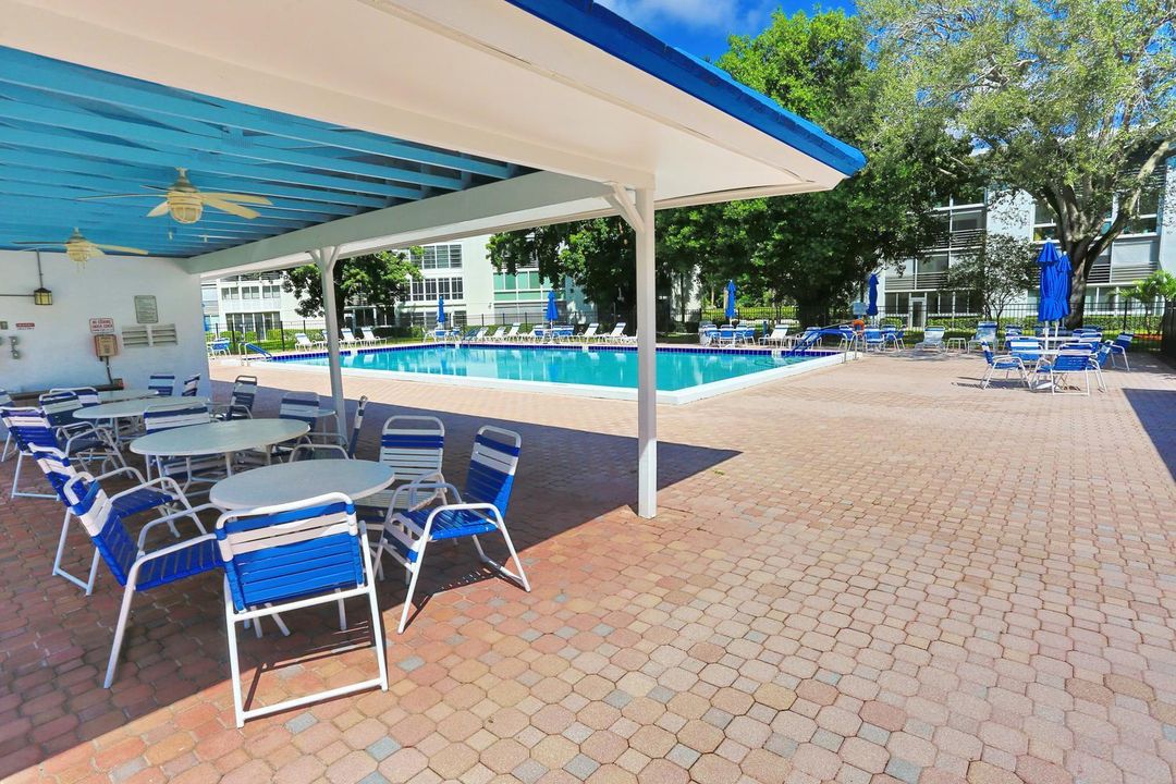 048-017-Community Pool Deck-1500x1000