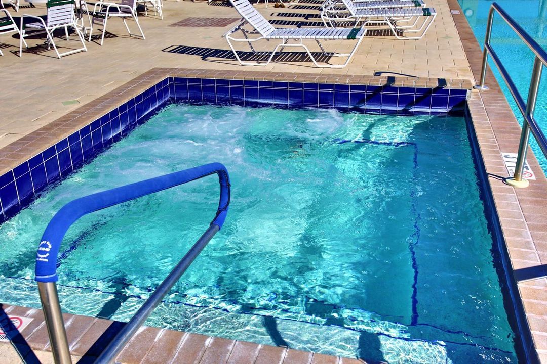 040-037-Hot Tub-1500x1000