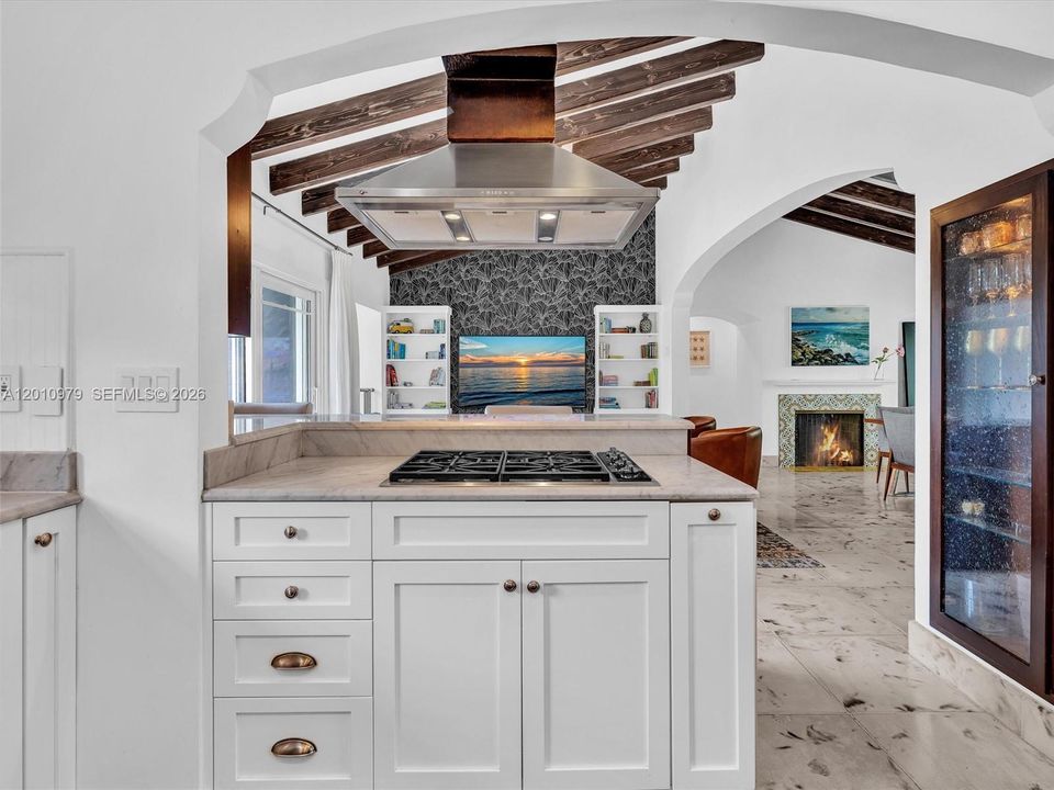 Activo con contrato: $1,495,000 (3 camas, 3 baños, 2456 Pies cuadrados)
