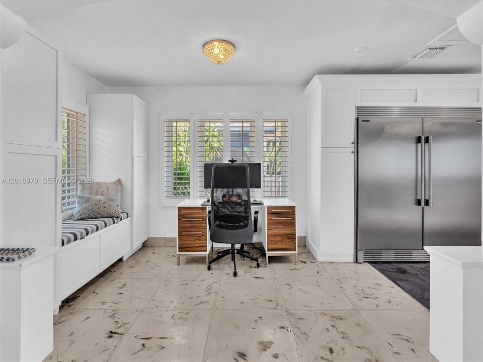 Activo con contrato: $1,495,000 (3 camas, 3 baños, 2456 Pies cuadrados)