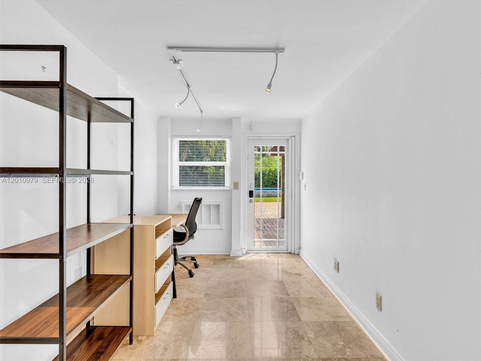 Activo con contrato: $1,495,000 (3 camas, 3 baños, 2456 Pies cuadrados)