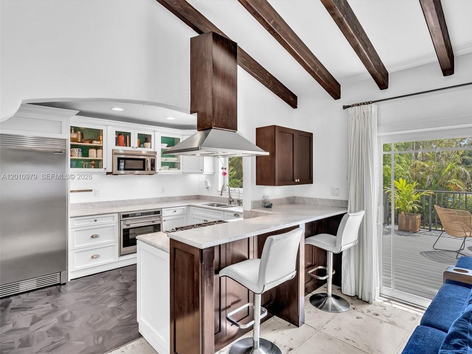 Activo con contrato: $1,495,000 (3 camas, 3 baños, 2456 Pies cuadrados)