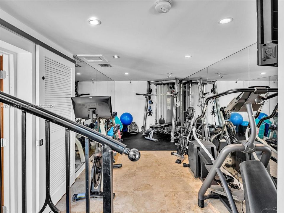 Activo con contrato: $1,495,000 (3 camas, 3 baños, 2456 Pies cuadrados)