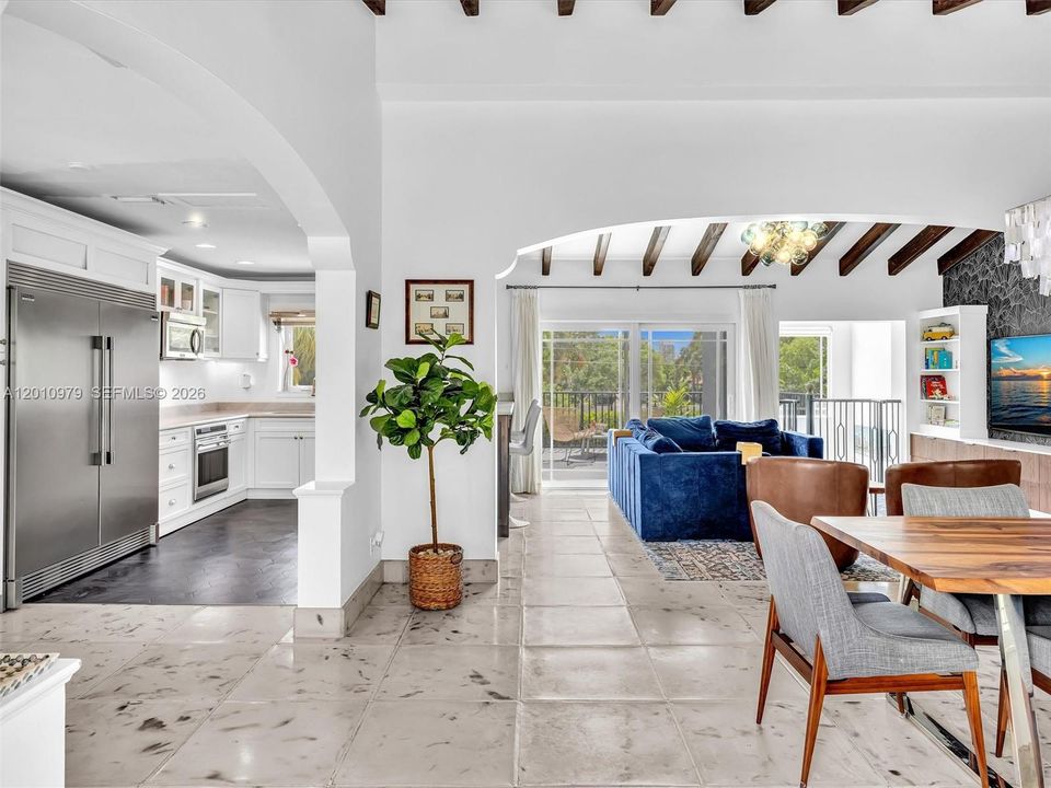 Activo con contrato: $1,495,000 (3 camas, 3 baños, 2456 Pies cuadrados)