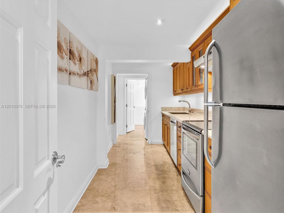 Activo con contrato: $1,495,000 (3 camas, 3 baños, 2456 Pies cuadrados)
