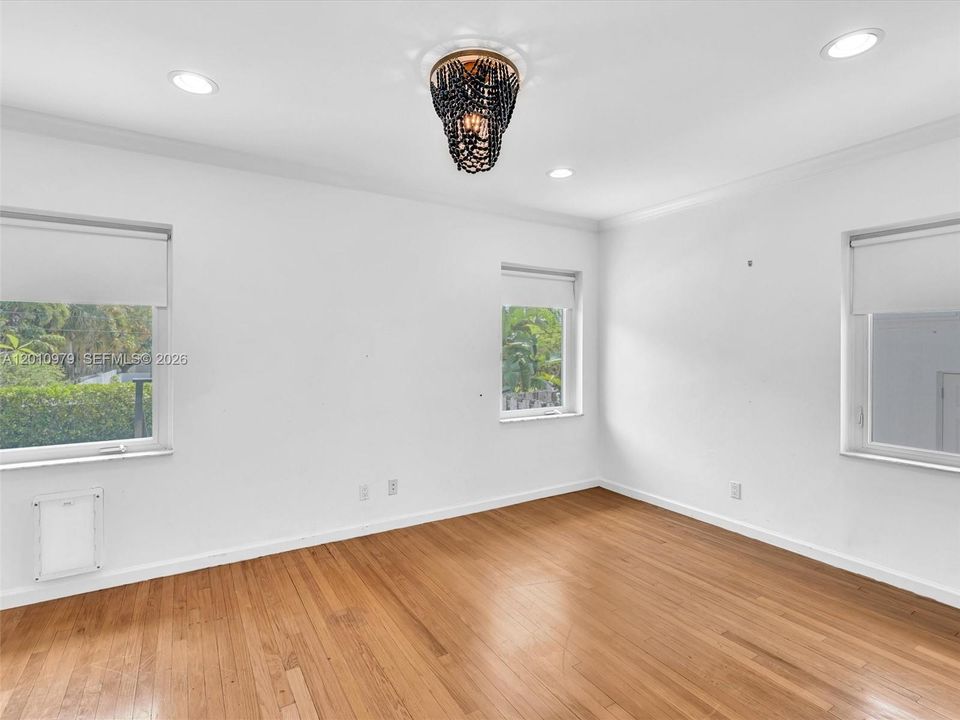 Activo con contrato: $1,495,000 (3 camas, 3 baños, 2456 Pies cuadrados)