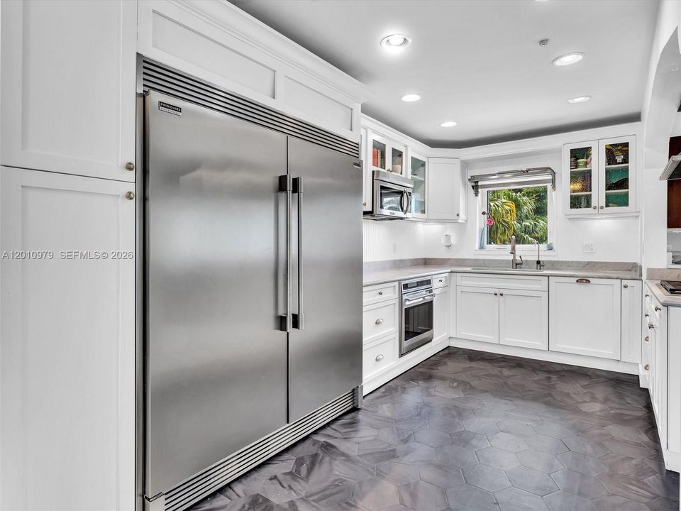 Activo con contrato: $1,495,000 (3 camas, 3 baños, 2456 Pies cuadrados)