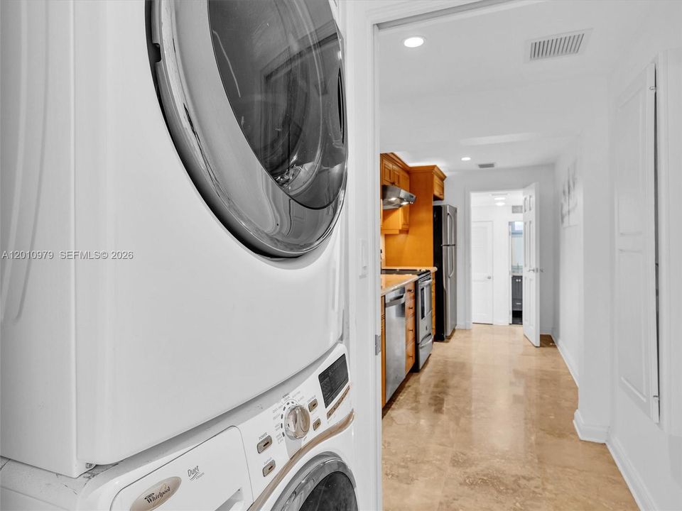 Activo con contrato: $1,495,000 (3 camas, 3 baños, 2456 Pies cuadrados)