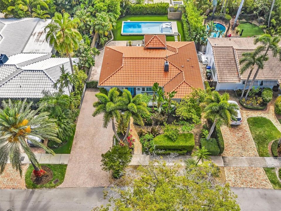 Activo con contrato: $1,495,000 (3 camas, 3 baños, 2456 Pies cuadrados)