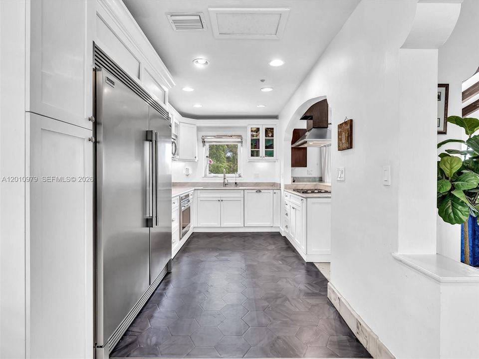 Activo con contrato: $1,495,000 (3 camas, 3 baños, 2456 Pies cuadrados)