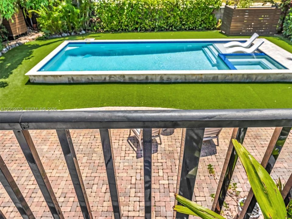 Activo con contrato: $1,495,000 (3 camas, 3 baños, 2456 Pies cuadrados)