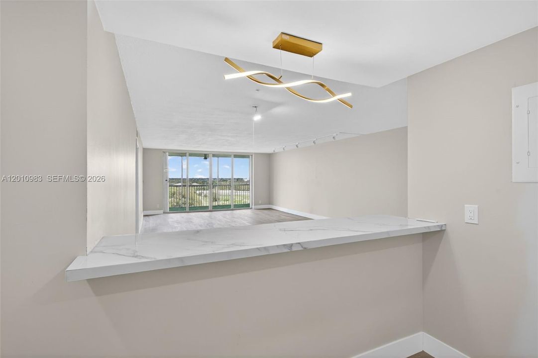 En Venta: $369,900 (3 camas, 2 baños, 1716 Pies cuadrados)