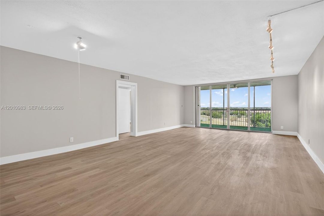 En Venta: $369,900 (3 camas, 2 baños, 1716 Pies cuadrados)