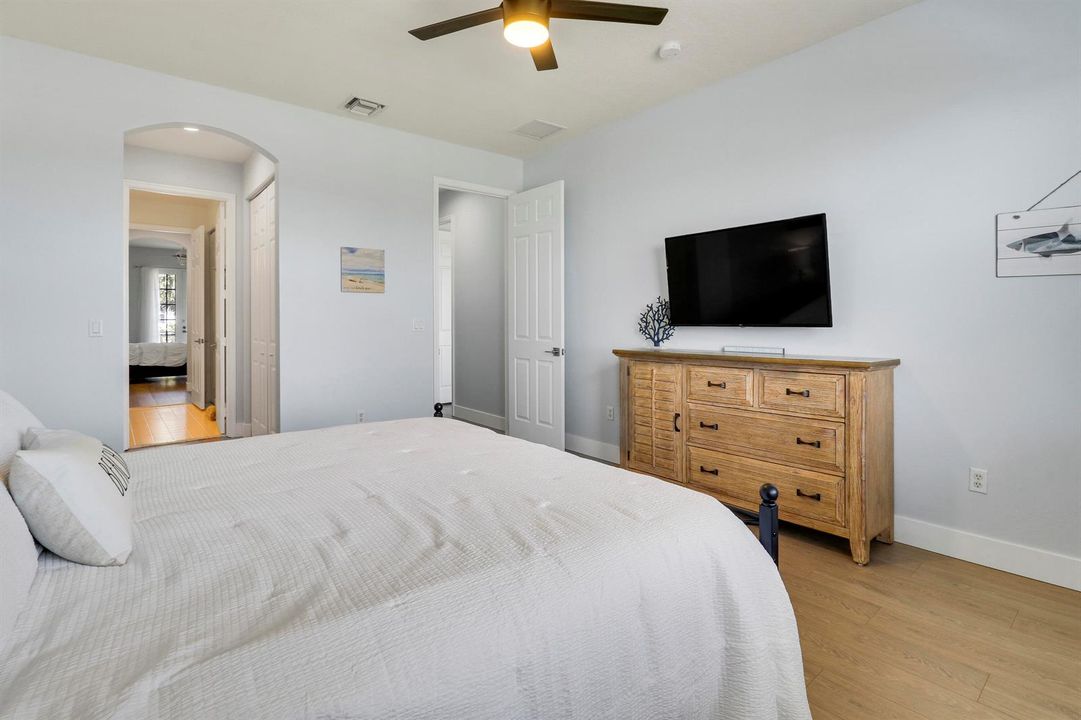 Bedroom 3 to Bathroom