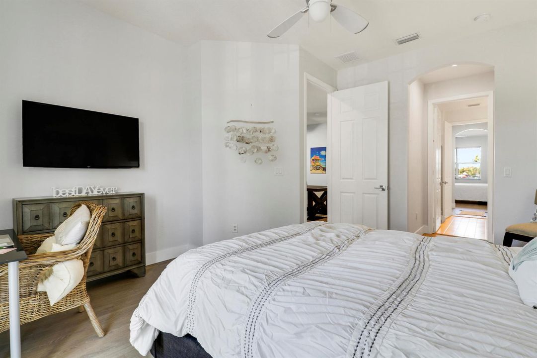 Bedroom 2 to Bathroom