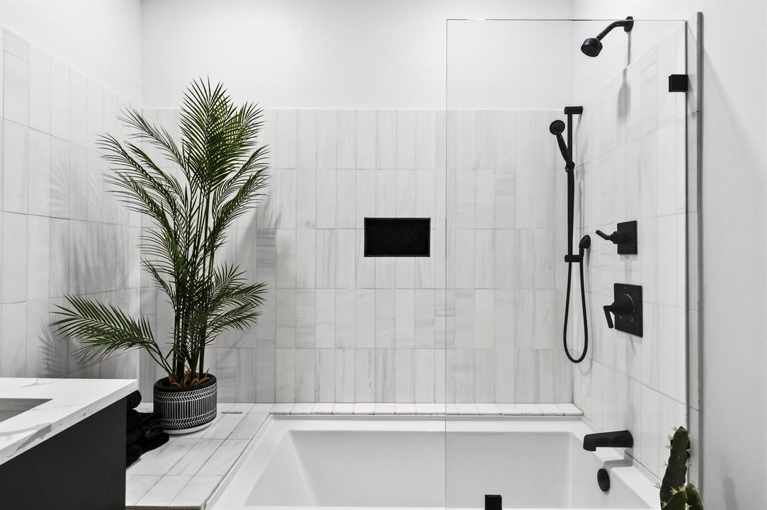 043-010-Bathroom-4000x2660