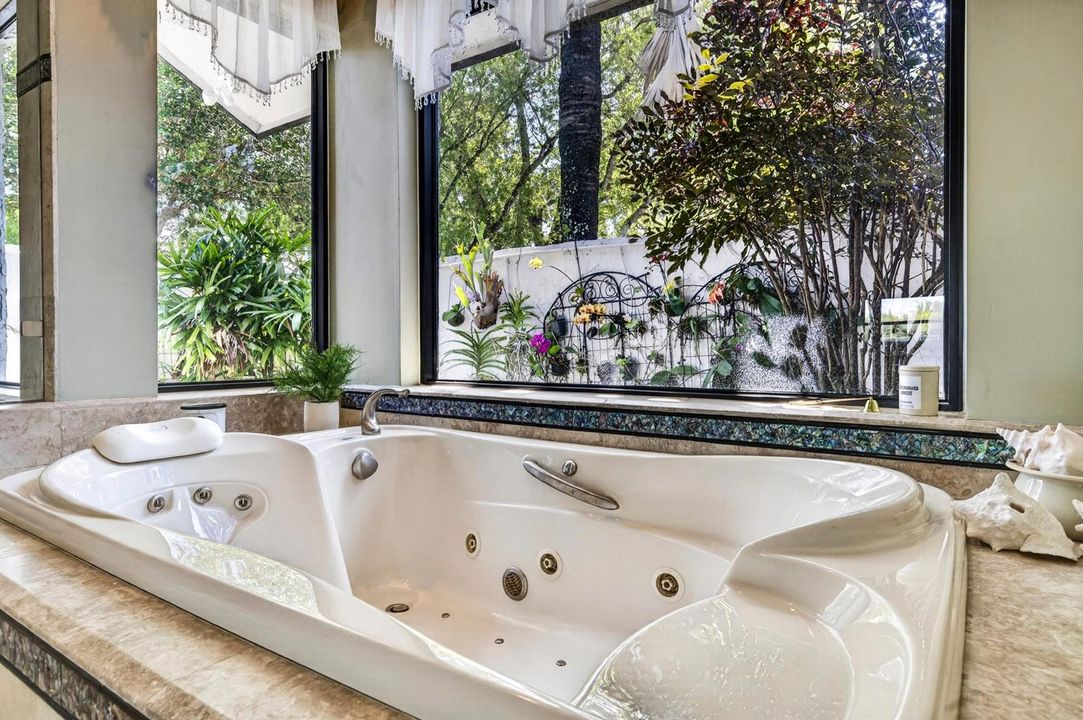 036-042-Primary Bath-4000x2662