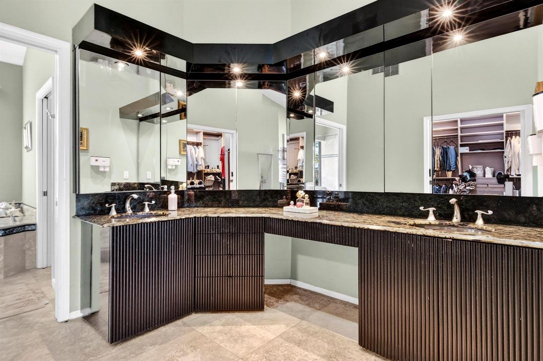 035-034-Primary Bath-4000x2664