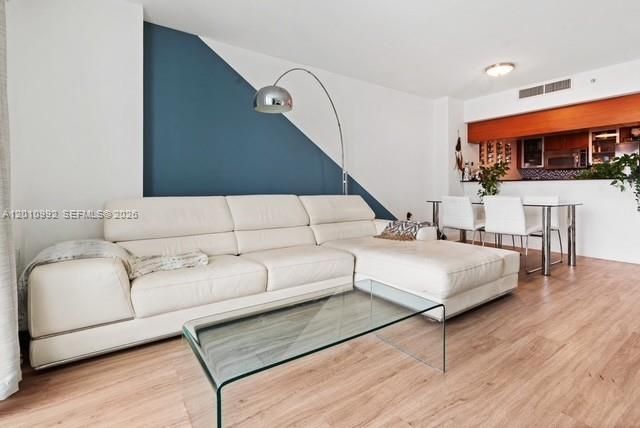 En Venta: $374,900 (1 camas, 1 baños, 842 Pies cuadrados)