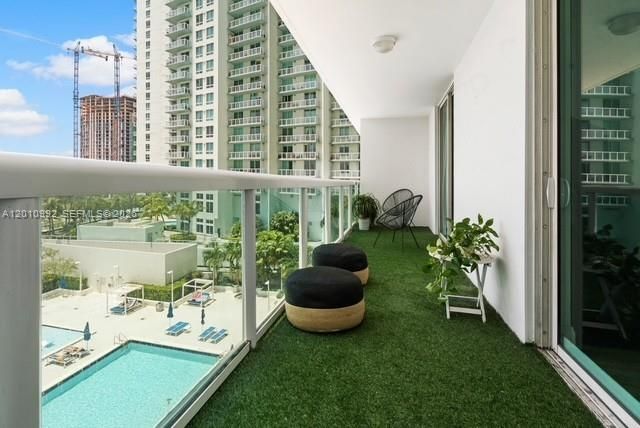 En Venta: $374,900 (1 camas, 1 baños, 842 Pies cuadrados)