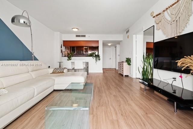 En Venta: $374,900 (1 camas, 1 baños, 842 Pies cuadrados)