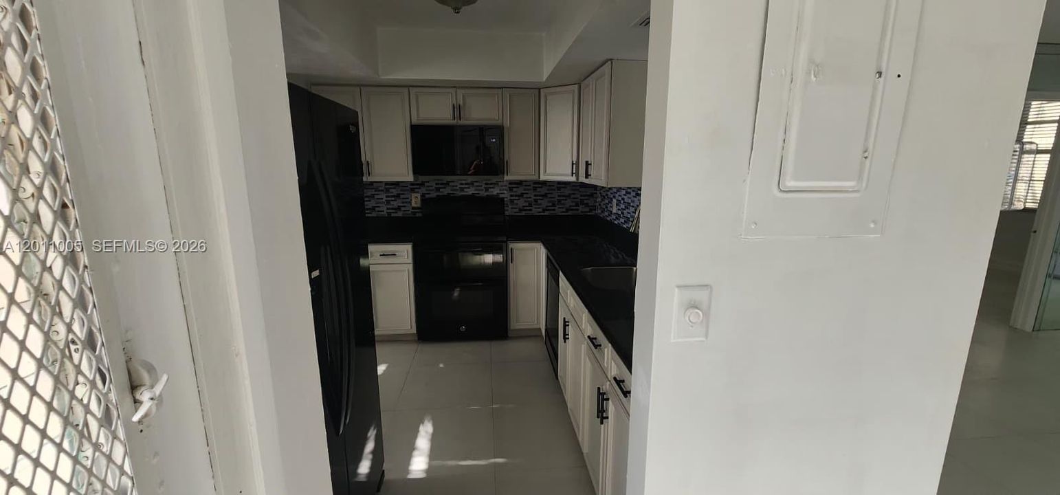Activo con contrato: $1,900 (2 camas, 2 baños, 1000 Pies cuadrados)