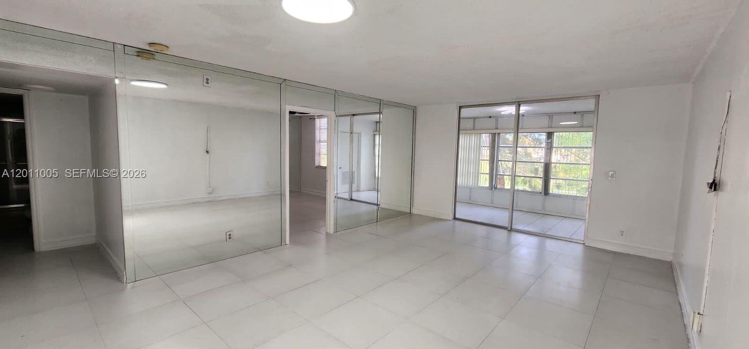Activo con contrato: $1,900 (2 camas, 2 baños, 1000 Pies cuadrados)