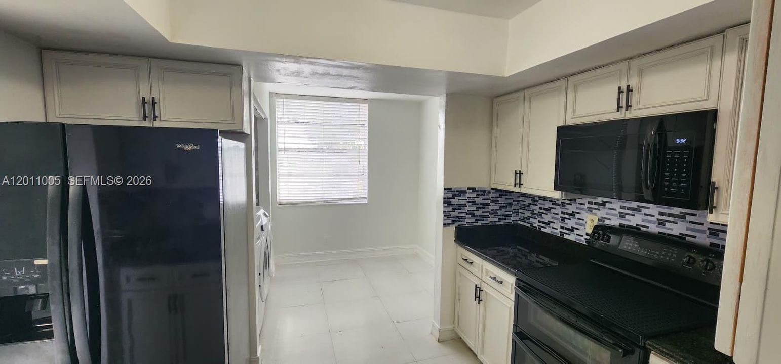 Activo con contrato: $1,900 (2 camas, 2 baños, 1000 Pies cuadrados)