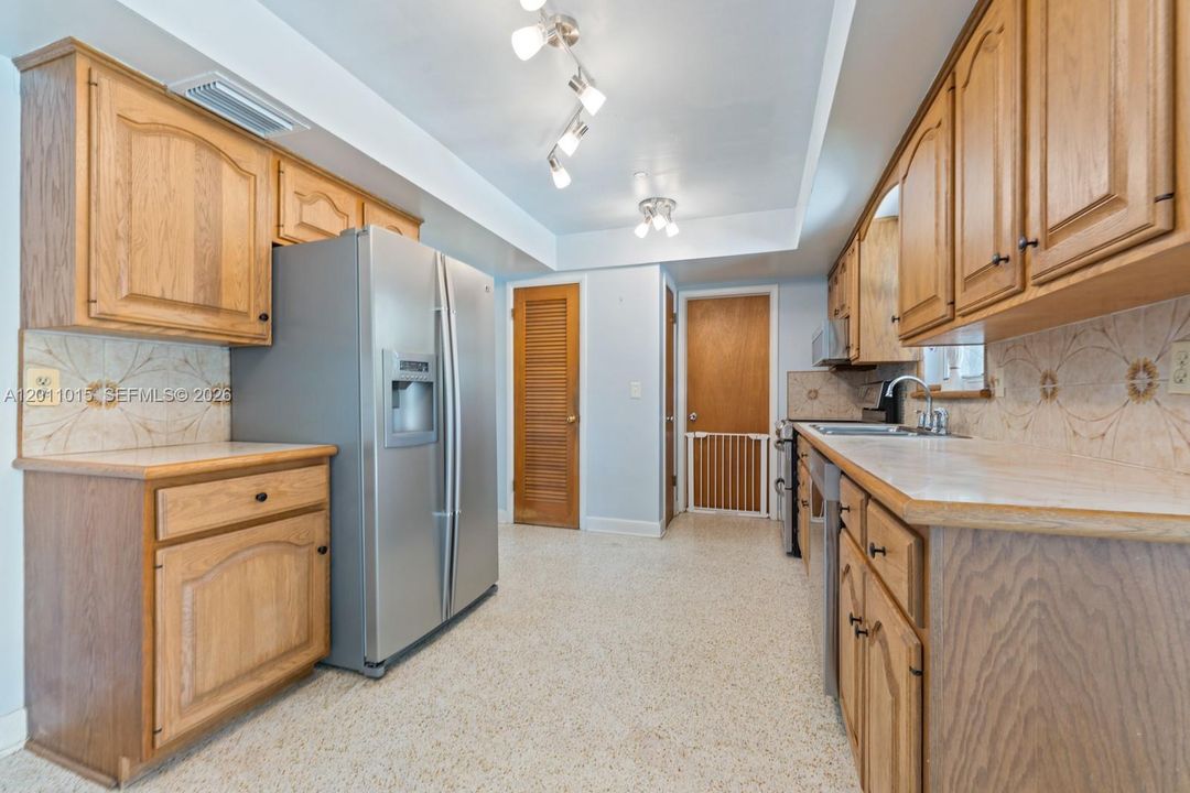 Activo con contrato: $689,000 (3 camas, 2 baños, 2048 Pies cuadrados)