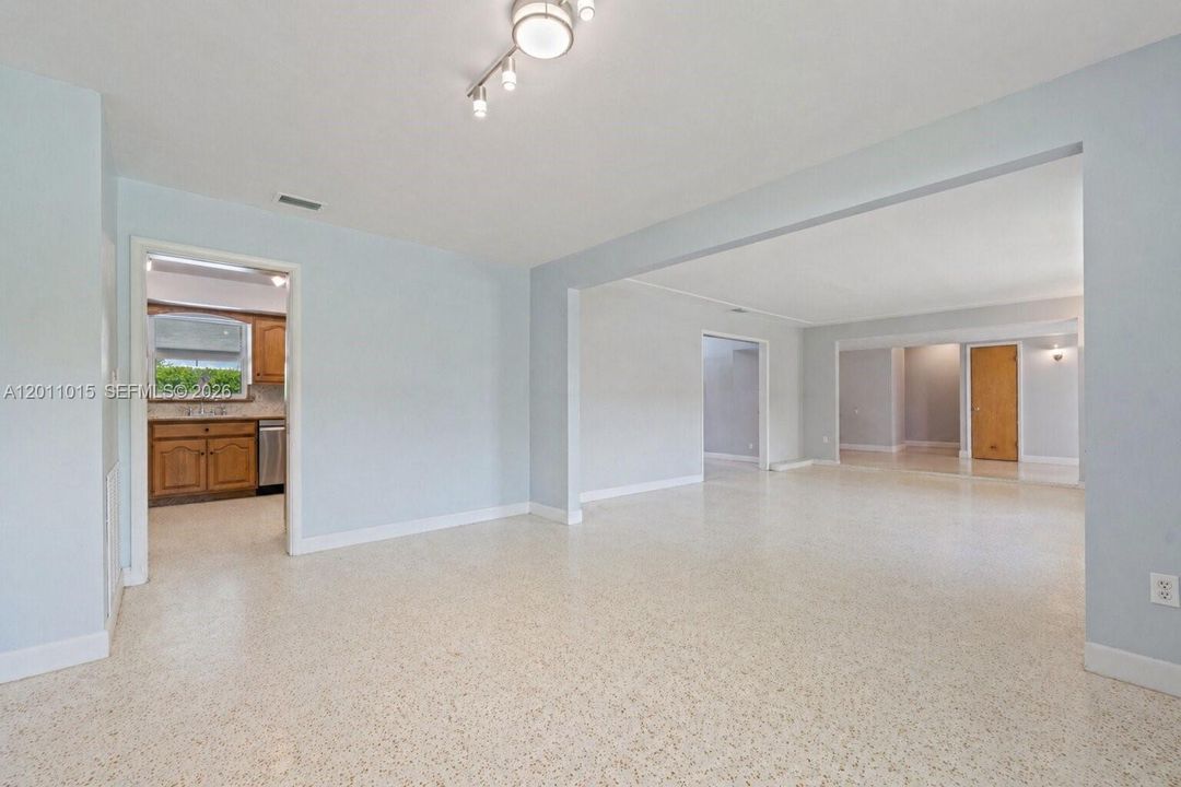 Activo con contrato: $689,000 (3 camas, 2 baños, 2048 Pies cuadrados)
