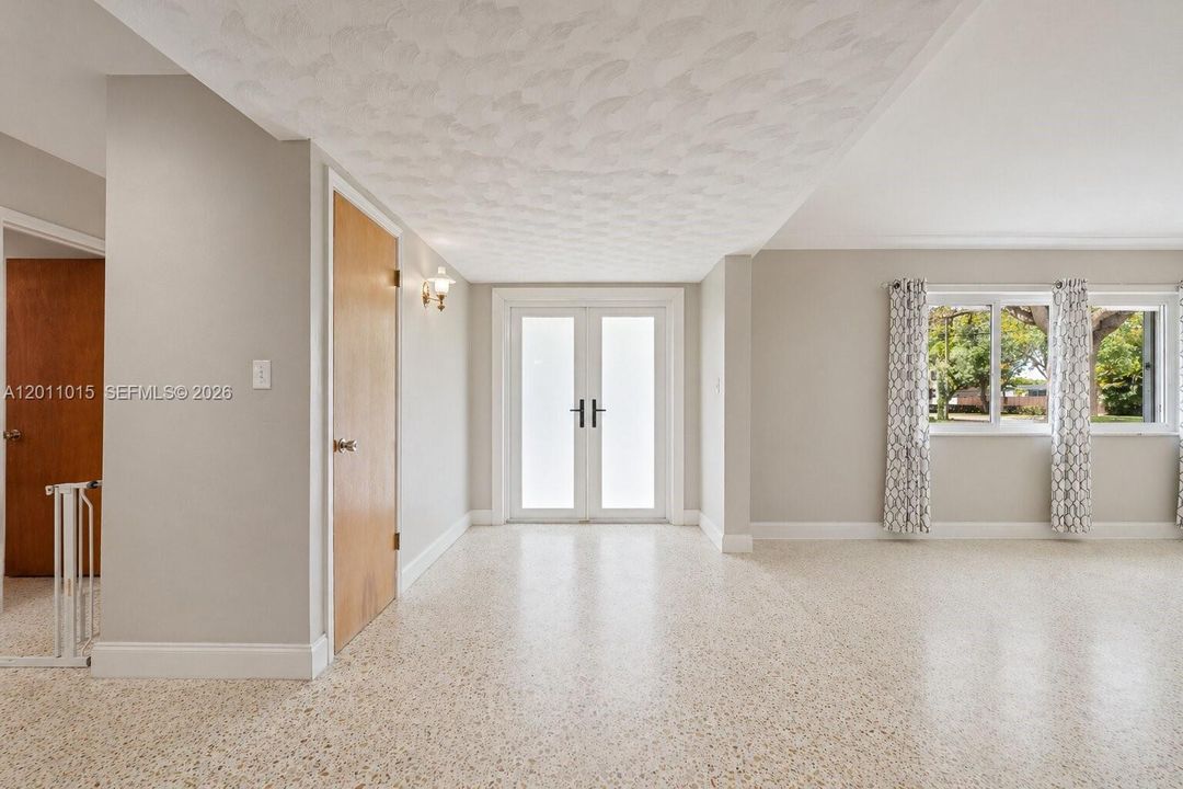 Activo con contrato: $689,000 (3 camas, 2 baños, 2048 Pies cuadrados)