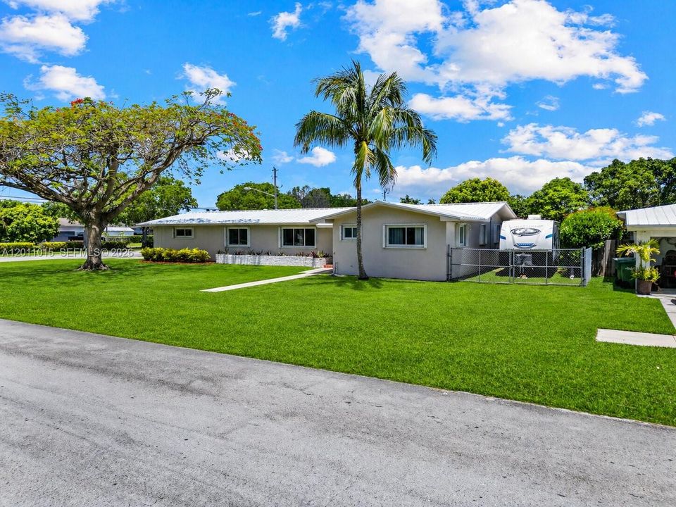Activo con contrato: $689,000 (3 camas, 2 baños, 2048 Pies cuadrados)