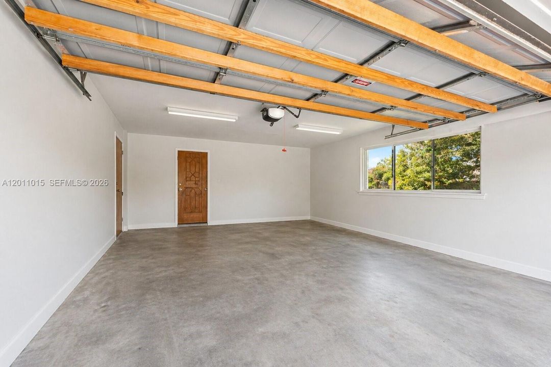 Activo con contrato: $689,000 (3 camas, 2 baños, 2048 Pies cuadrados)