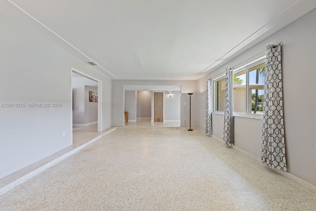 Activo con contrato: $689,000 (3 camas, 2 baños, 2048 Pies cuadrados)