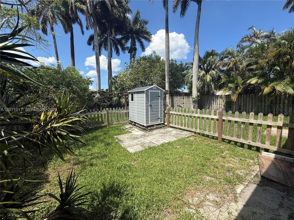 For Rent: $1,300 (1 beds, 1 baths, 450 Square Feet)