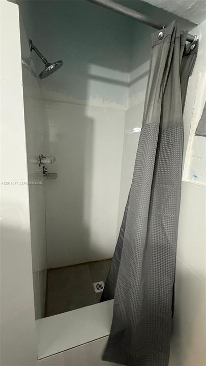 For Rent: $1,300 (1 beds, 1 baths, 450 Square Feet)