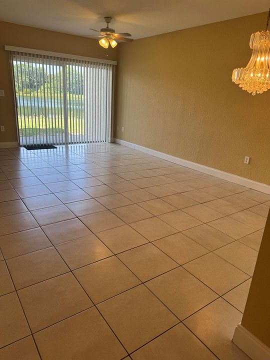 5. 812- LIVING ROOM-BLINDS OPEN