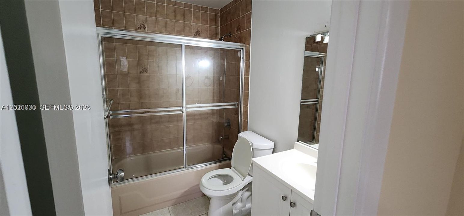 Activo con contrato: $3,000 (3 camas, 2 baños, 1346 Pies cuadrados)