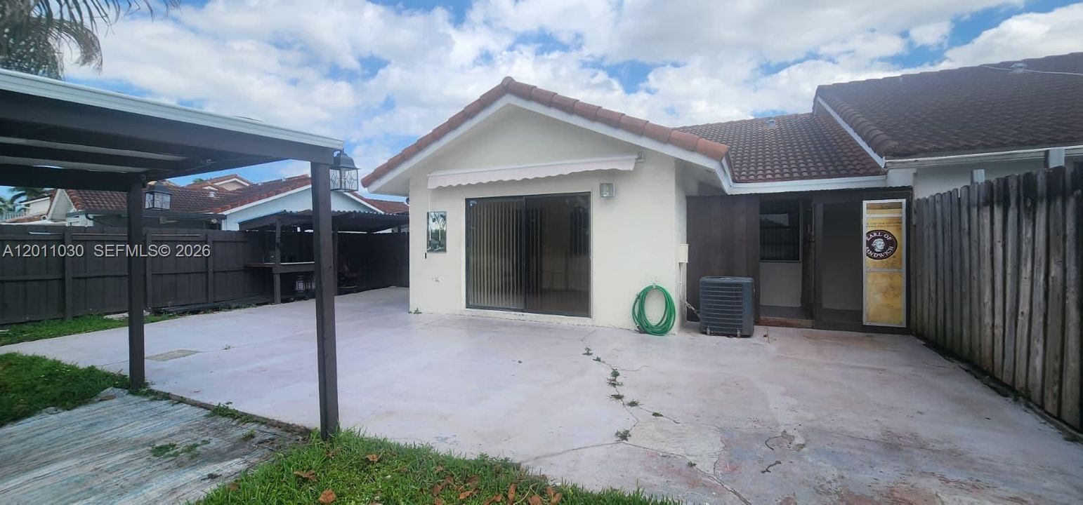 Activo con contrato: $3,000 (3 camas, 2 baños, 1346 Pies cuadrados)