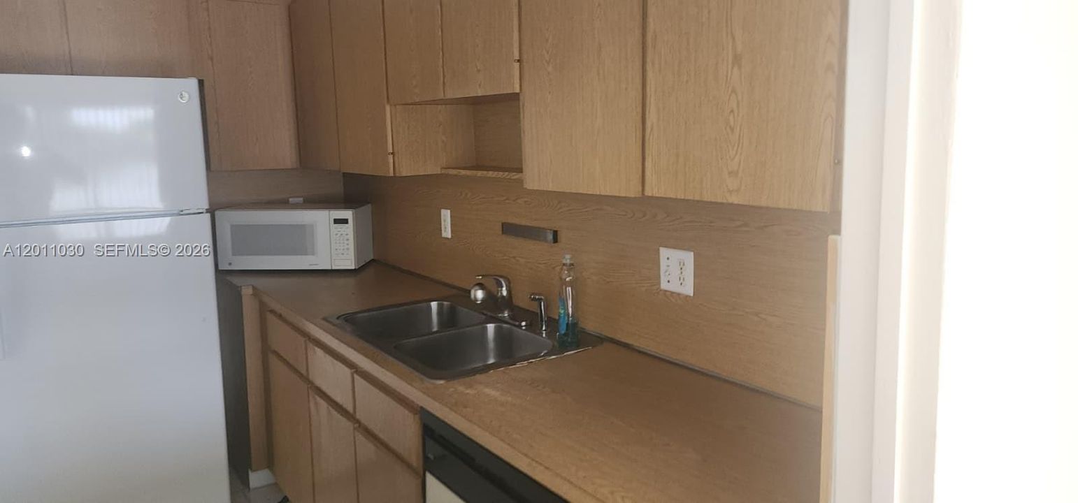 Activo con contrato: $3,000 (3 camas, 2 baños, 1346 Pies cuadrados)