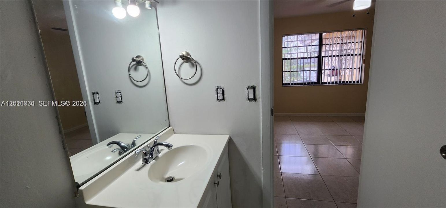 Activo con contrato: $3,000 (3 camas, 2 baños, 1346 Pies cuadrados)