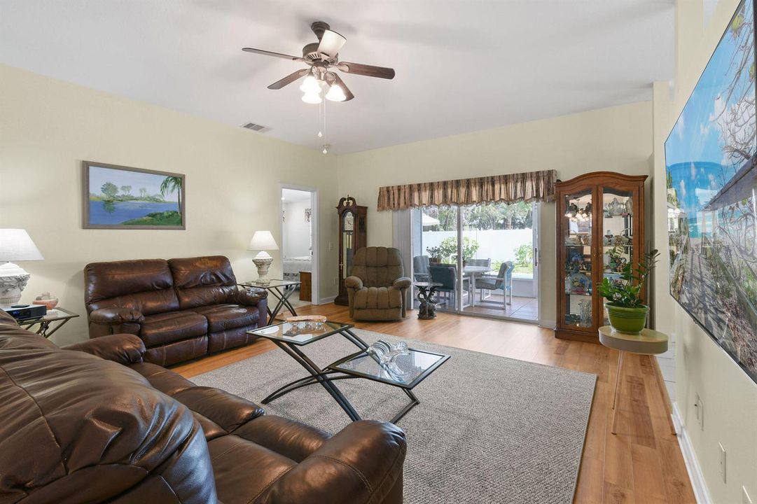6727DickinsonTerrace(17)