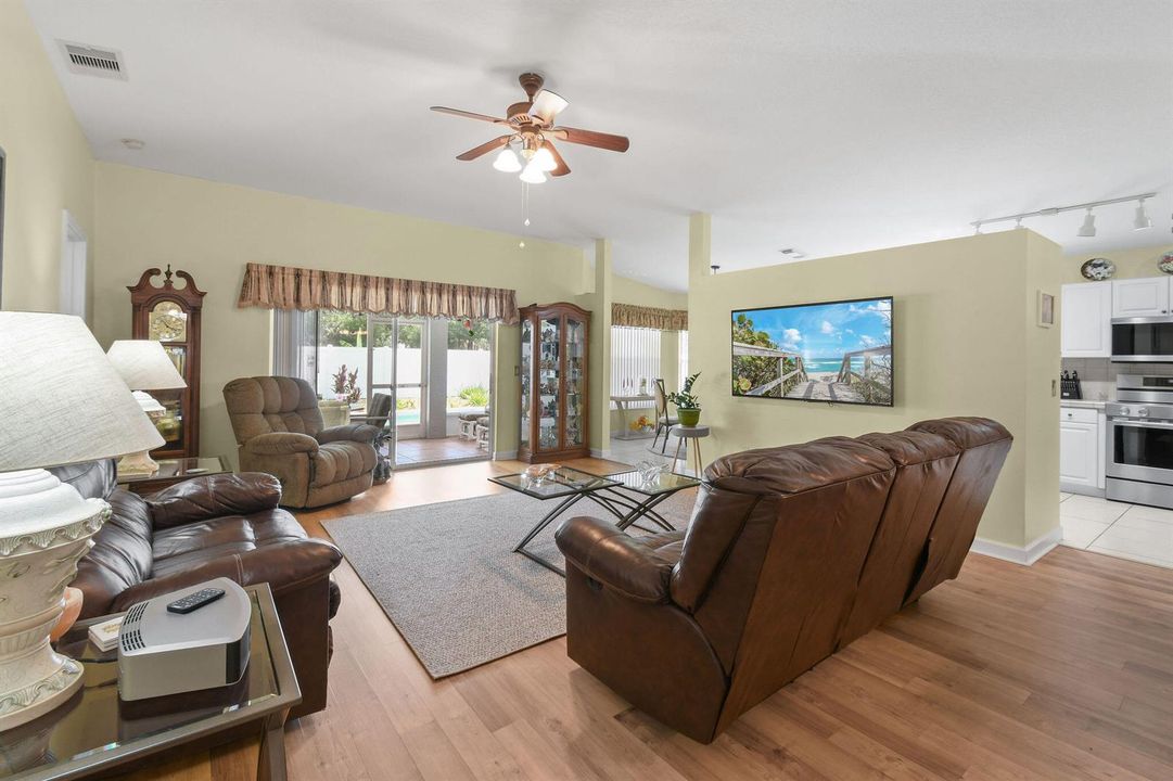 6727DickinsonTerrace(16)