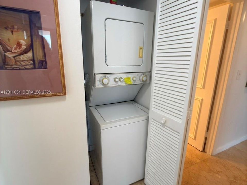 Activo con contrato: $4,500 (2 camas, 2 baños, 1469 Pies cuadrados)