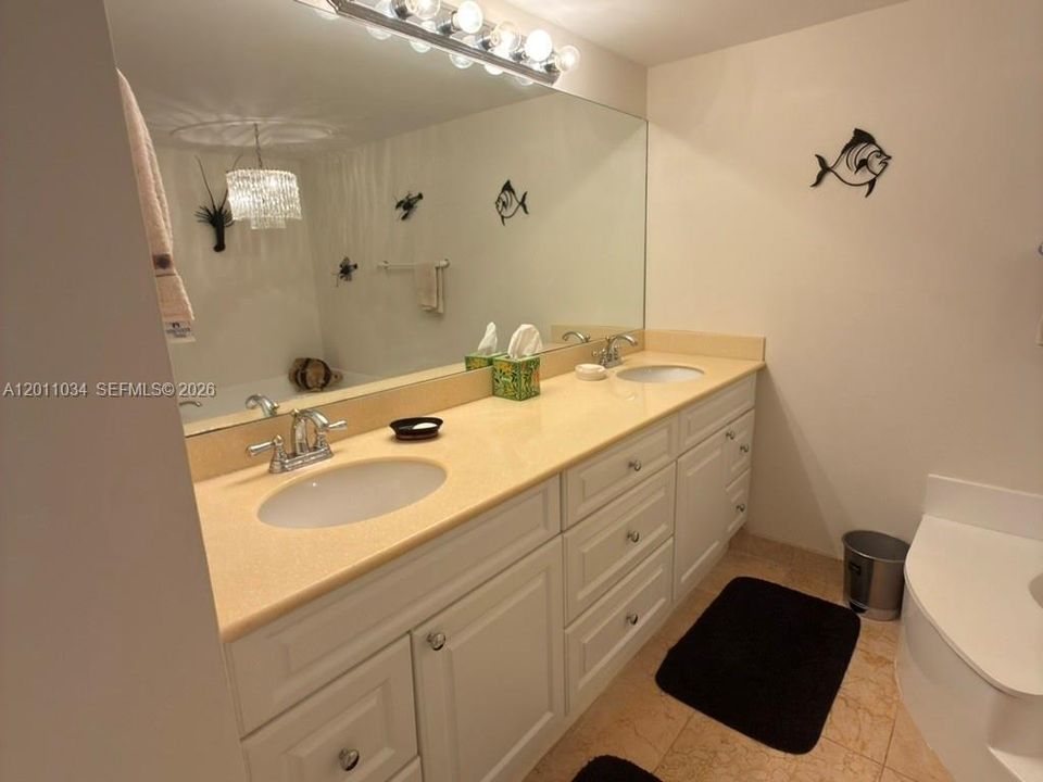 Activo con contrato: $4,500 (2 camas, 2 baños, 1469 Pies cuadrados)